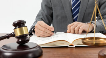 چرا باید تنظیم قرارداد توسط متخصصان حقوقی انجام شوند؟
