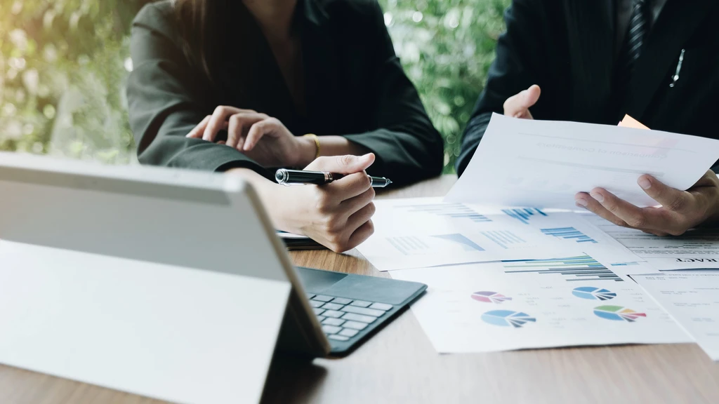 رنج قیمت مناقصه گران در مناقصات یک مرحله ای